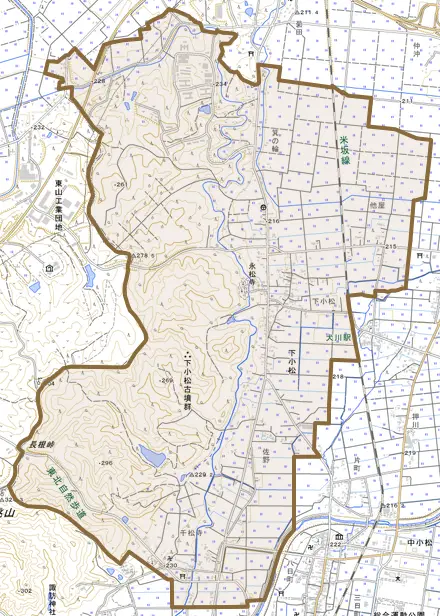 大字下小松とその周辺の地図。町の範囲を重ねている