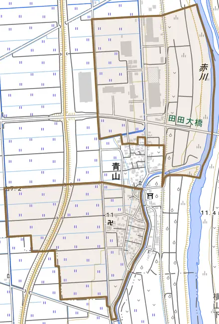 大字青山とその周辺の地図。町の範囲を重ねている