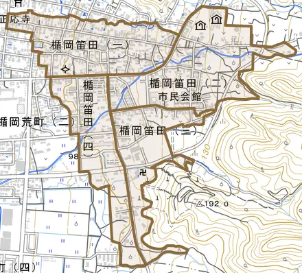 楯岡笛田とその周辺の地図。町の範囲を重ねている