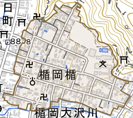 楯岡楯とその周辺の地図。町の範囲を重ねている