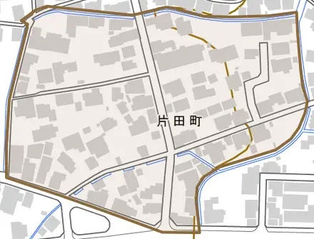 片田町とその周辺の地図。町の範囲を重ねている