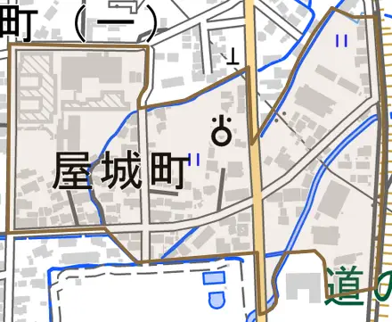 屋城町とその周辺の地図。町の範囲を重ねている
