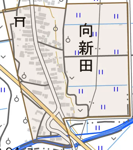 大字向新田とその周辺の地図。町の範囲を重ねている