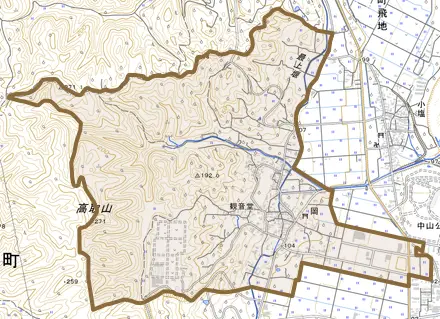 大字岡とその周辺の地図。町の範囲を重ねている