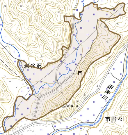 大字岩谷沢とその周辺の地図。町の範囲を重ねている