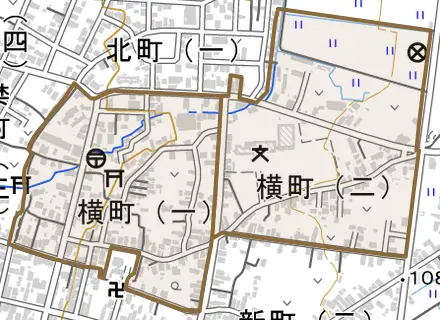 横町とその周辺の地図。町の範囲を重ねている
