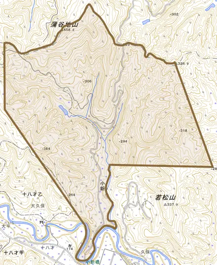 大字小釿とその周辺の地図。町の範囲を重ねている