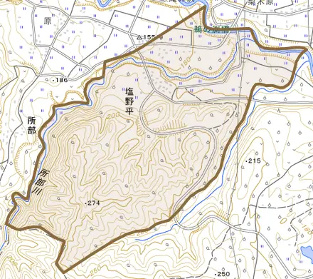 大字塩ノ平とその周辺の地図。町の範囲を重ねている