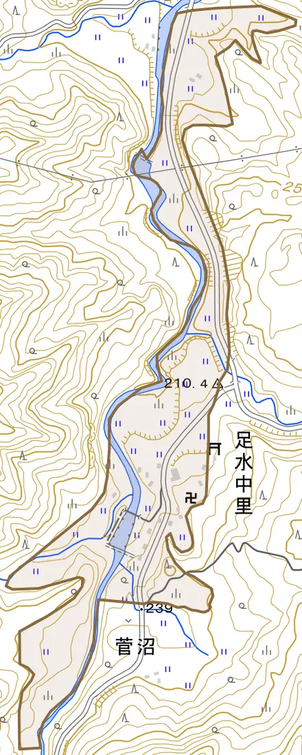 大字足水中里とその周辺の地図。町の範囲を重ねている
