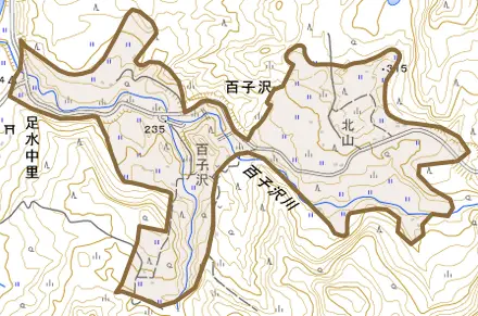 大字百子沢とその周辺の地図。町の範囲を重ねている