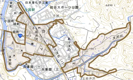 大字岩井沢とその周辺の地図。町の範囲を重ねている