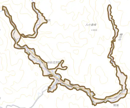 大字沼沢とその周辺の地図。町の範囲を重ねている