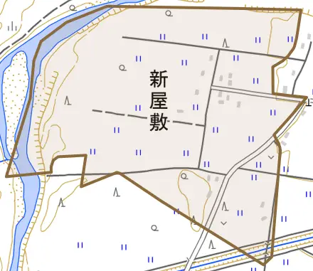 大字新屋敷とその周辺の地図。町の範囲を重ねている