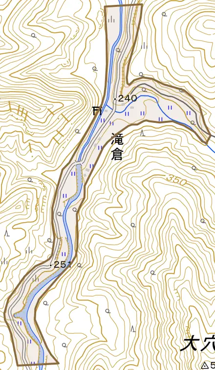大字滝倉とその周辺の地図。町の範囲を重ねている