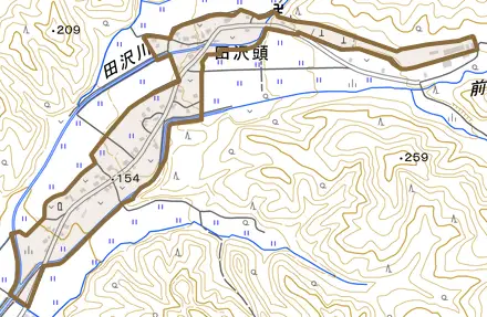大字田沢頭とその周辺の地図。町の範囲を重ねている