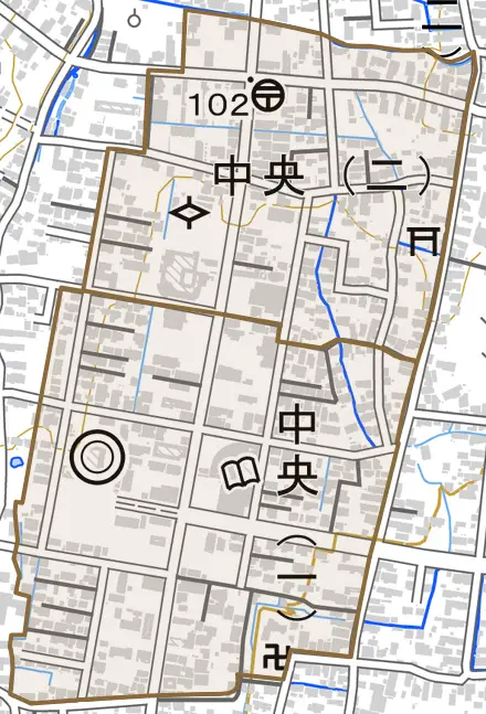 中央とその周辺の地図。町の範囲を重ねている