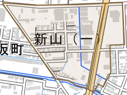 新山とその周辺の地図。町の範囲を重ねている
