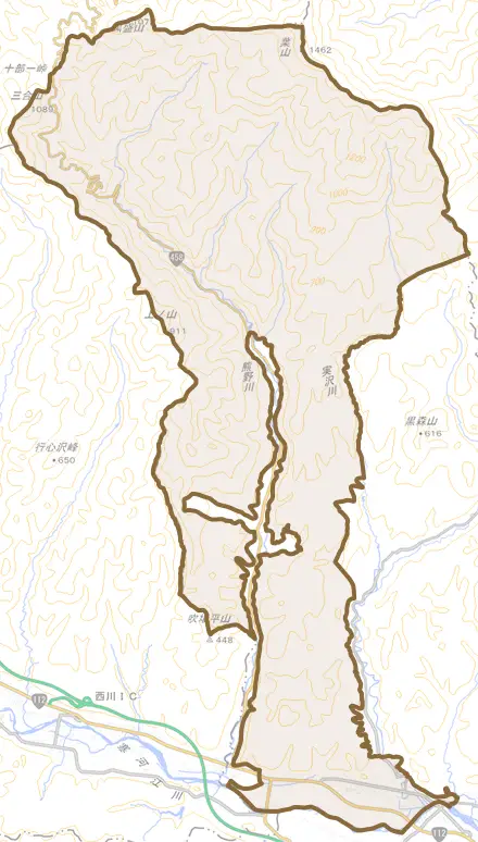 大字白岩とその周辺の地図。町の範囲を重ねている