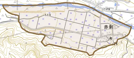赤剥とその周辺の地図。町の範囲を重ねている