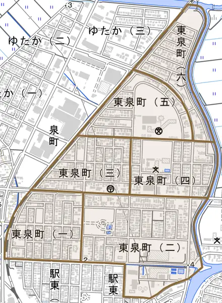 東泉町とその周辺の地図。町の範囲を重ねている
