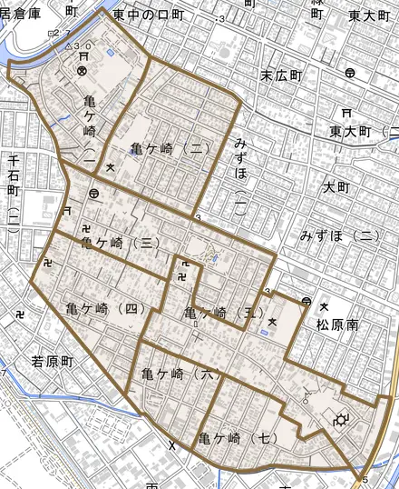 亀ケ崎とその周辺の地図。町の範囲を重ねている