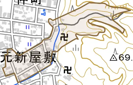 字元新屋敷とその周辺の地図。町の範囲を重ねている