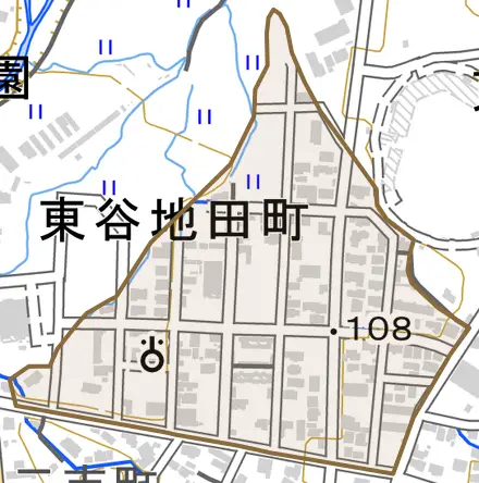 東谷地田町とその周辺の地図。町の範囲を重ねている