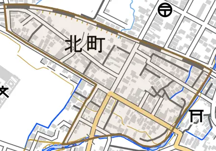 北町とその周辺の地図。町の範囲を重ねている
