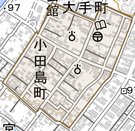 小田島町とその周辺の地図。町の範囲を重ねている