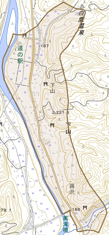 大字下山とその周辺の地図。町の範囲を重ねている
