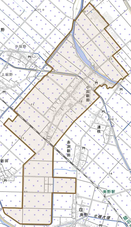 小出新田とその周辺の地図。町の範囲を重ねている