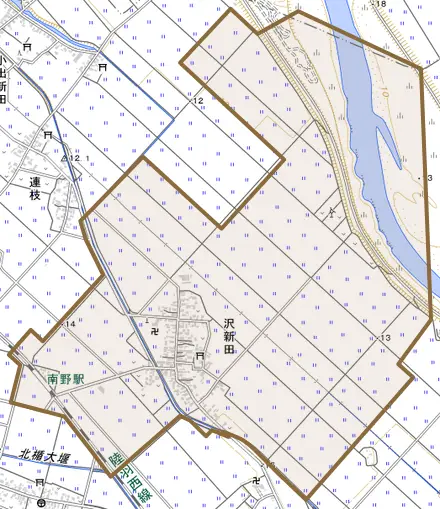 沢新田とその周辺の地図。町の範囲を重ねている