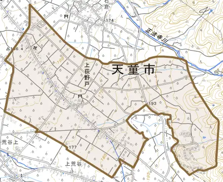 大字上荻野戸とその周辺の地図。町の範囲を重ねている