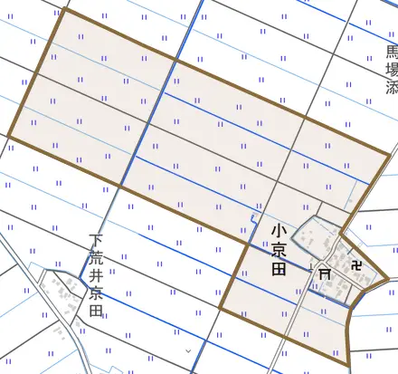 小京田とその周辺の地図。町の範囲を重ねている