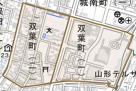 双葉町とその周辺の地図。町の範囲を重ねている