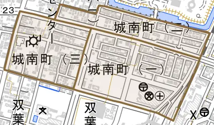城南町とその周辺の地図。町の範囲を重ねている