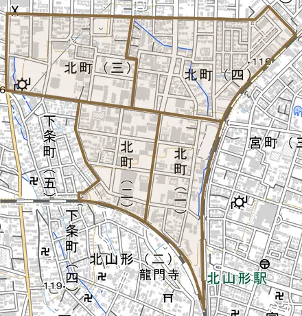 北町とその周辺の地図。町の範囲を重ねている
