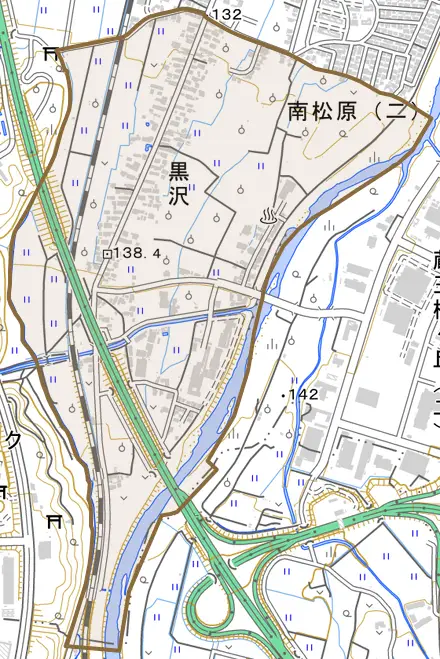 大字黒沢とその周辺の地図。町の範囲を重ねている