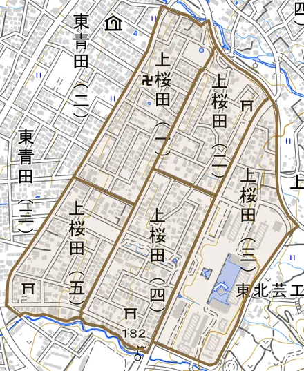 上桜田とその周辺の地図。町の範囲を重ねている