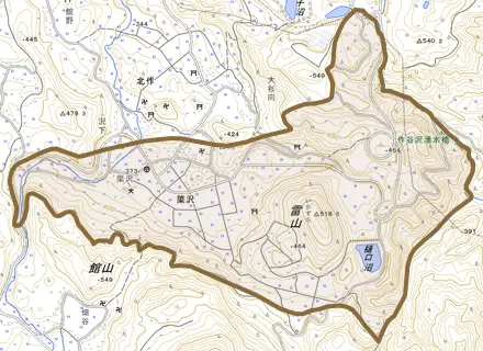 大字簗沢とその周辺の地図。町の範囲を重ねている