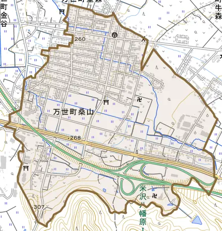 万世町桑山とその周辺の地図。町の範囲を重ねている