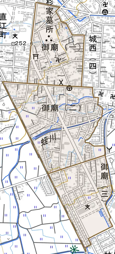 御廟とその周辺の地図。町の範囲を重ねている