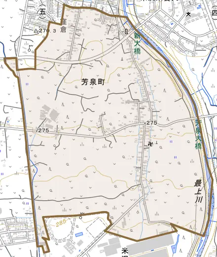 大字芳泉町とその周辺の地図。町の範囲を重ねている