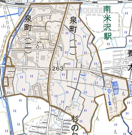 泉町とその周辺の地図。町の範囲を重ねている