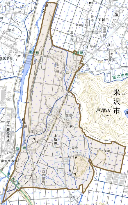 大字上新田とその周辺の地図。町の範囲を重ねている