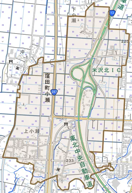 窪田町小瀬とその周辺の地図。町の範囲を重ねている