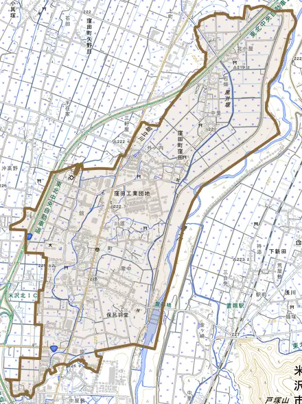 窪田町窪田とその周辺の地図。町の範囲を重ねている