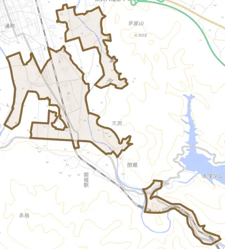大字三沢とその周辺の地図。町の範囲を重ねている