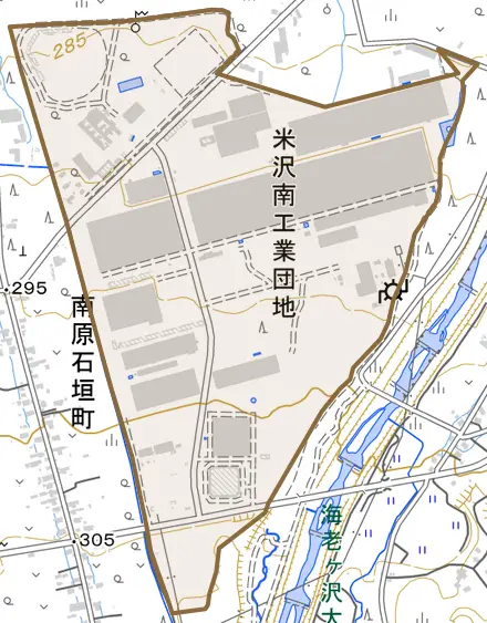 直江石堤とその周辺の地図。町の範囲を重ねている