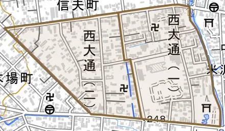 西大通とその周辺の地図。町の範囲を重ねている